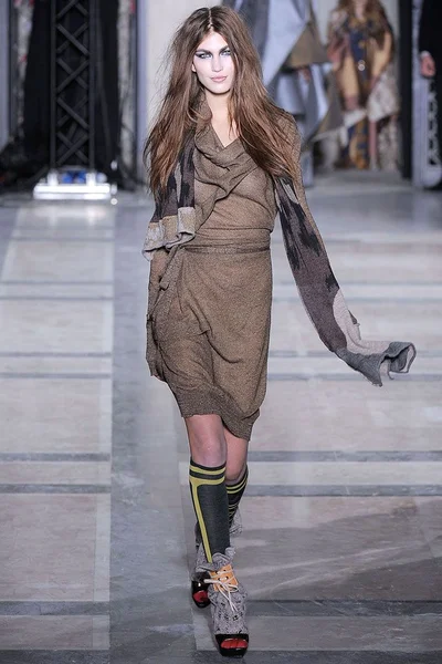 Look 3
